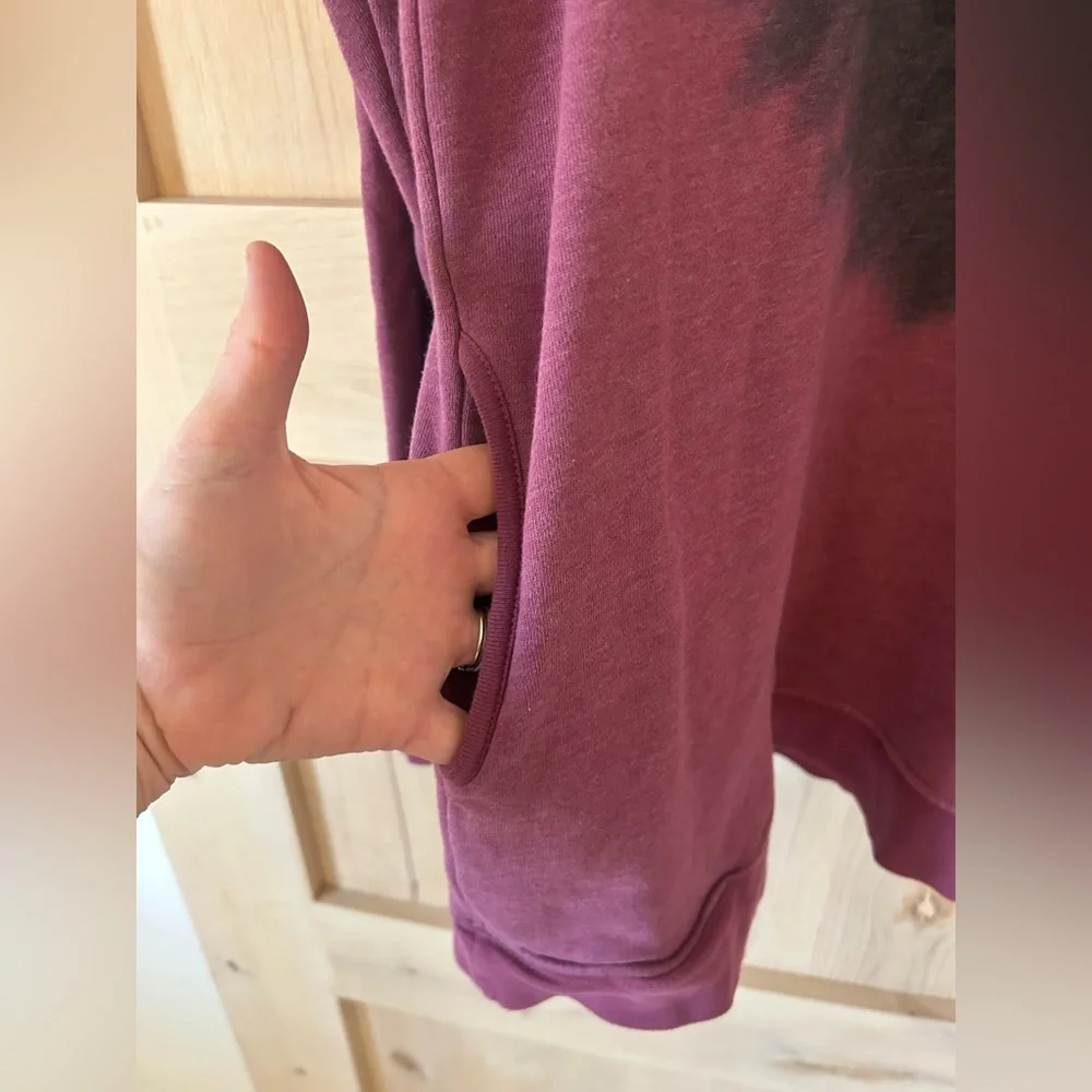 Natural Life Black to Plum Dip-Dye Crewneck Sweatshirt w pockets EUC size Medium - Picture 4 of 4